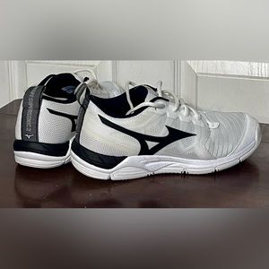 Mizuno Volleyball shoe women’s 8.5